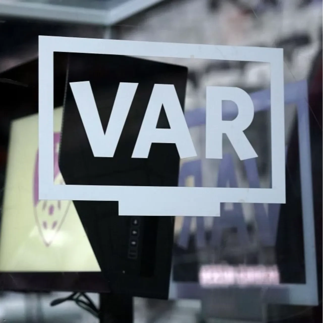 Trabzonspor-Fenerbahçe derbisinin VAR hakemi belli oldu!