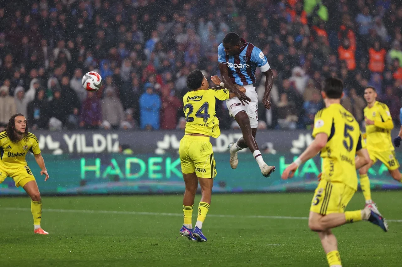 Fenerbahçe Karadeniz'den zaferle döndü: Trabzonspor'da sezonun ilk iç saha mağlubiyeti!