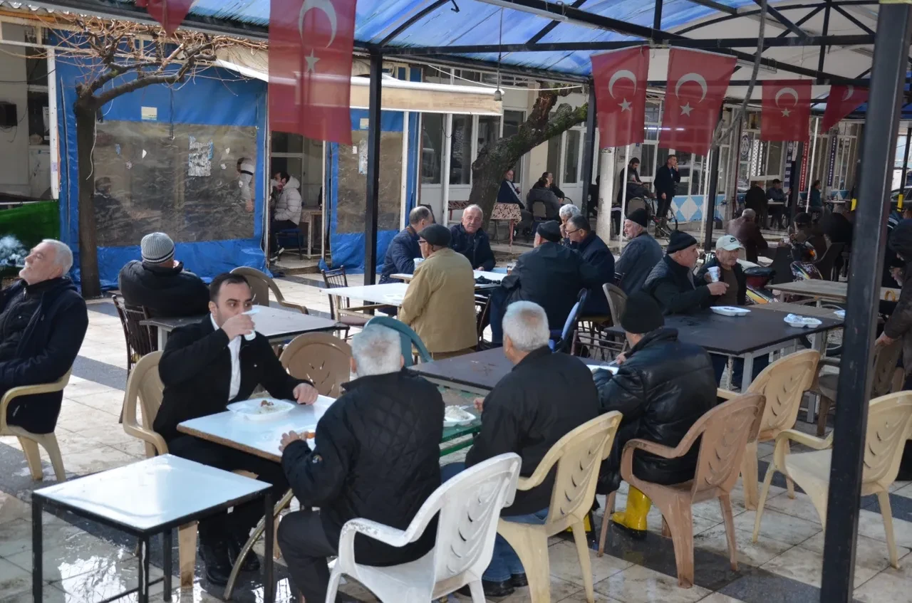 Yağan yağmurlar yüz güldürdü! Köylüye ‘Şükür’ hayrı dağıtıldı