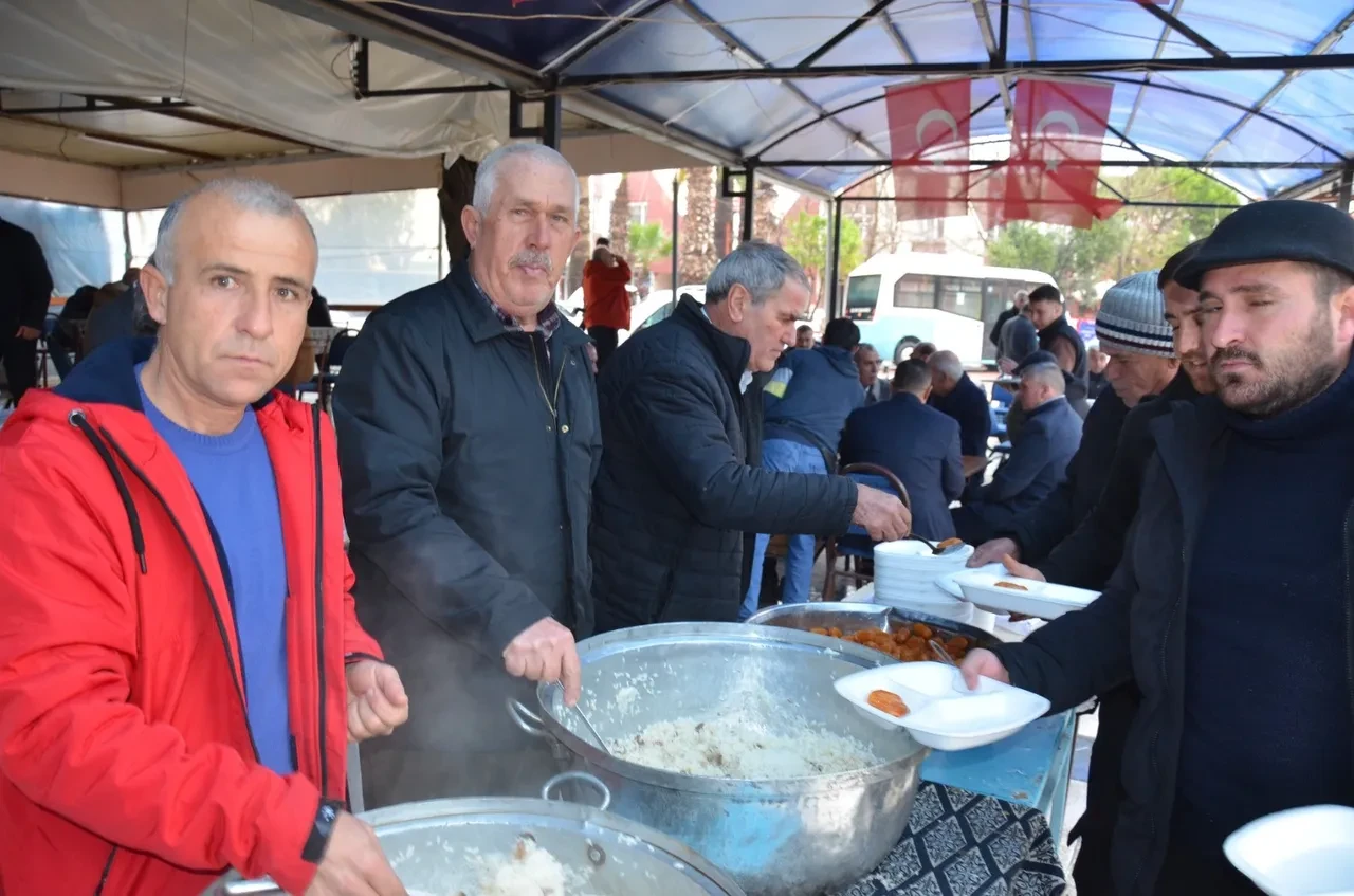 Yağan yağmurlar yüz güldürdü! Köylüye ‘Şükür’ hayrı dağıtıldı