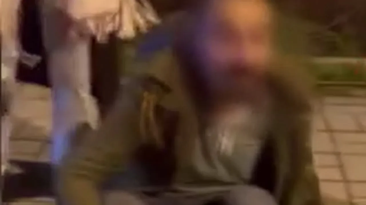 Adres sorma bahanesiyle genç kadını gizlice görüntüledi, ortalık karıştı