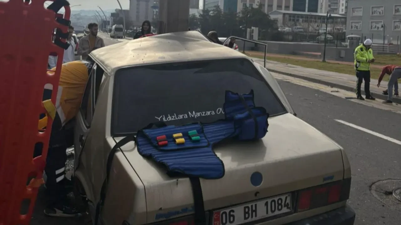 Ankara’da otomobil bariyerlere çarptı! Sürücü araç içerisinde sıkıştı