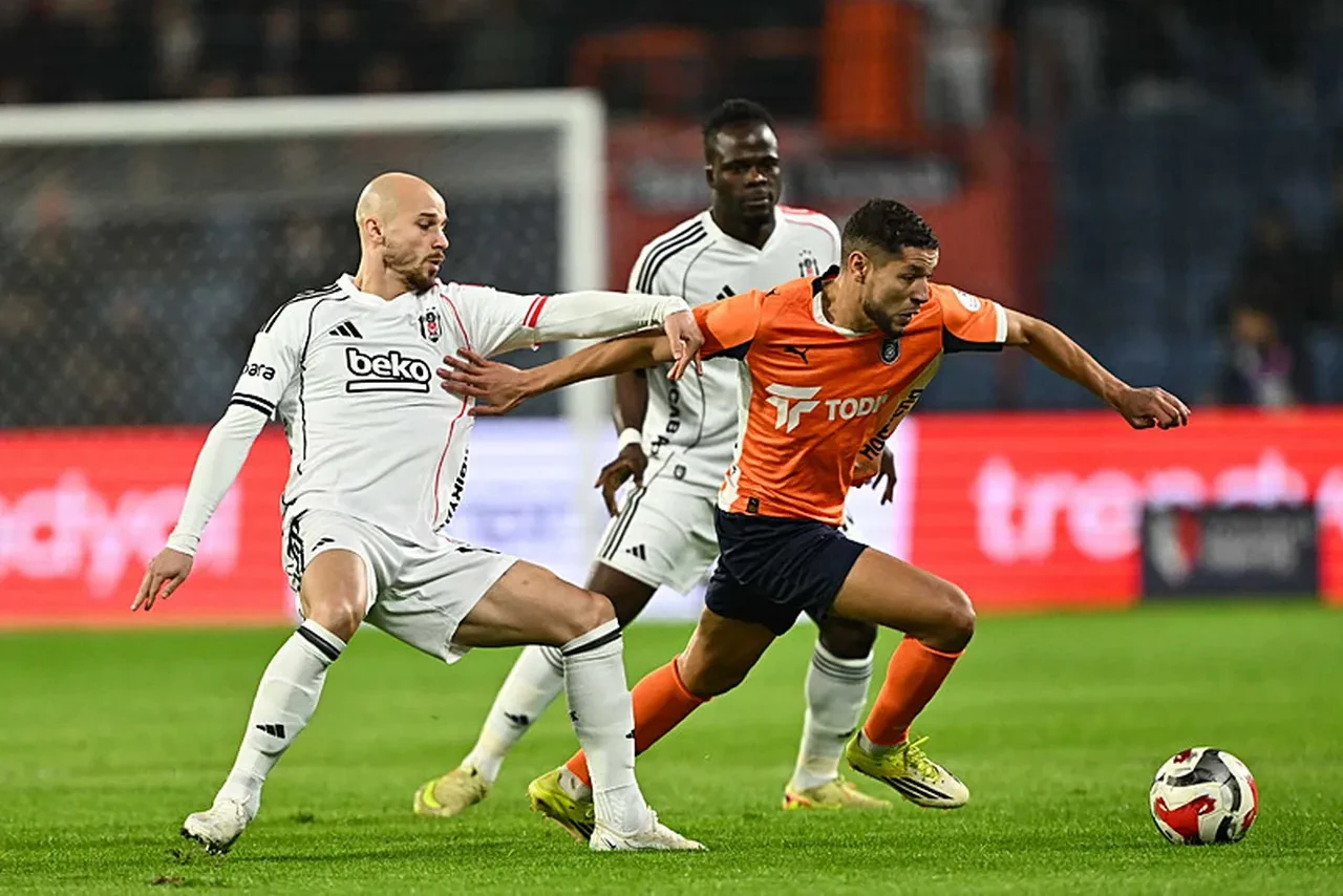 Beşiktaş Başakşehir deplasmanında son dakikada kazandı: Süper Lig akşamında zorlu 3 puan!