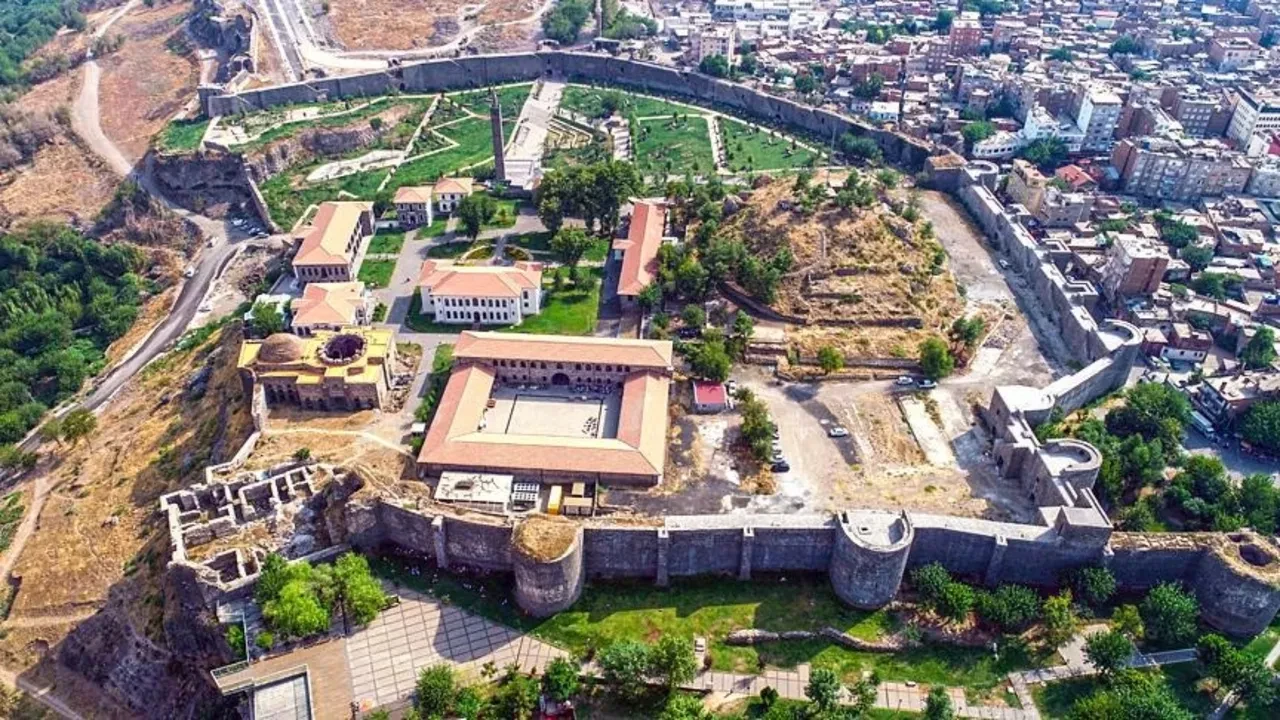 DİYARBAKIR