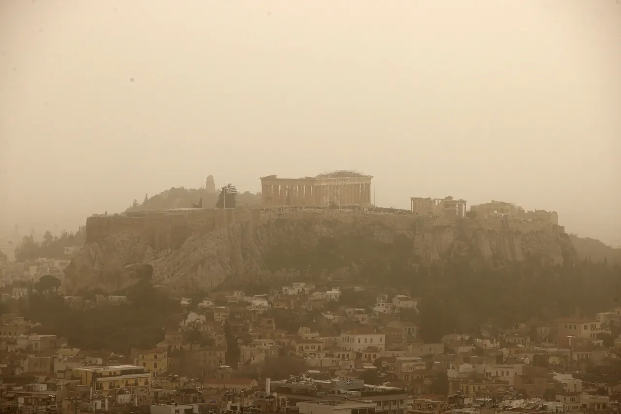 Yunanistan sarardı! Afrika tozu ülkeyi sardı