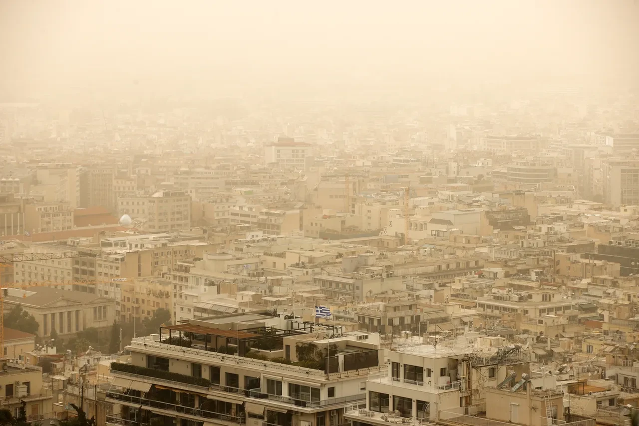 Yunanistan sarardı! Afrika tozu ülkeyi sardı