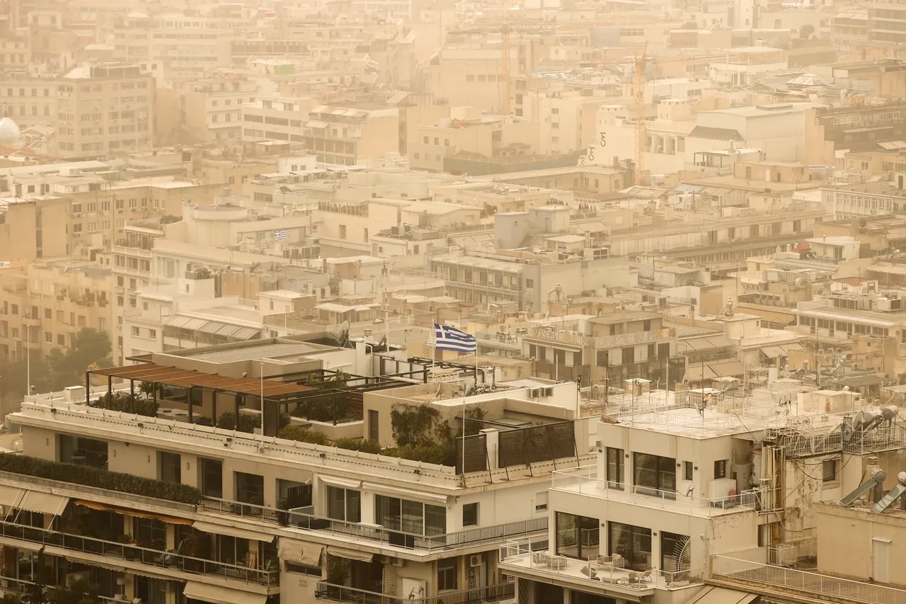 Yunanistan sarardı! Afrika tozu ülkeyi sardı