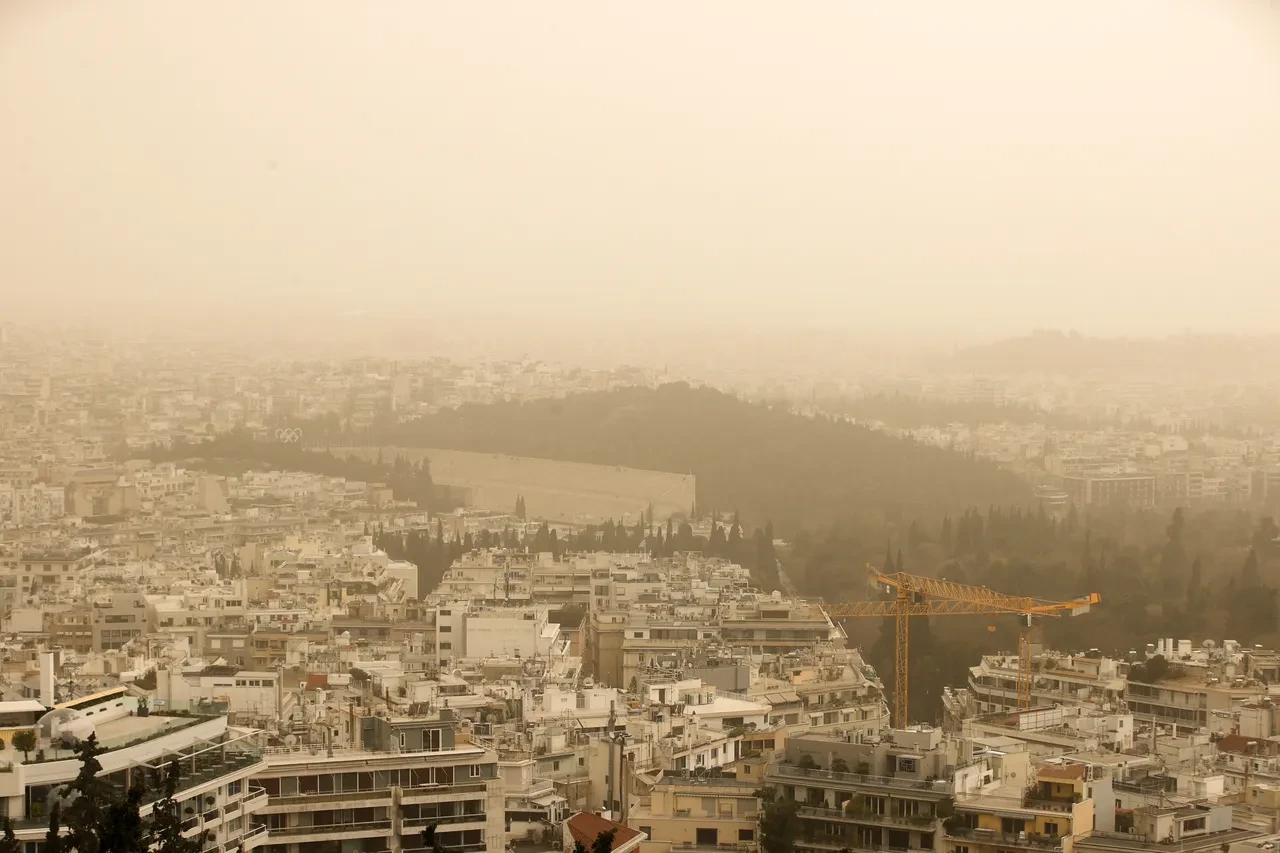 Yunanistan sarardı! Afrika tozu ülkeyi sardı