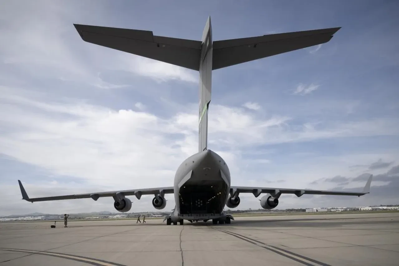 ABD'den hem gözdağı hem şov: Nükleer reaktör kargo uçağıyla taşındı