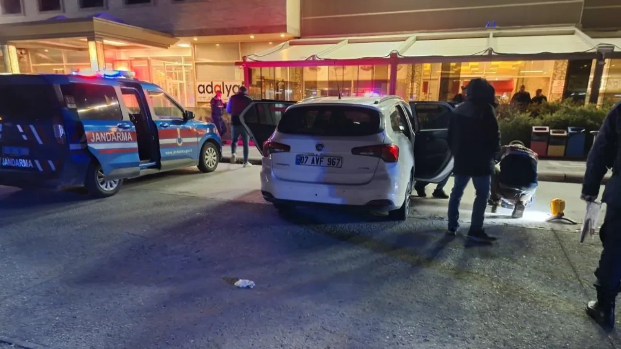 Afyonkarahisar’da dinlenme tesisinde dehşet! 5 gündür otoparkta bekleyen araçta cansız beden bulundu