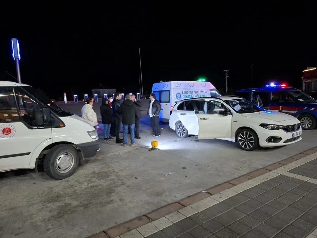 Afyonkarahisar’da dinlenme tesisinde dehşet! 5 gündür otoparkta bekleyen araçta cansız beden bulundu