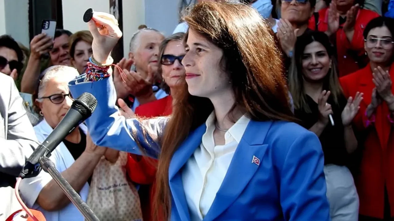 Çeşme Belediye Başkanı Lal Denizli uyuşturucu operasyonunda ifadeye çağrıldı