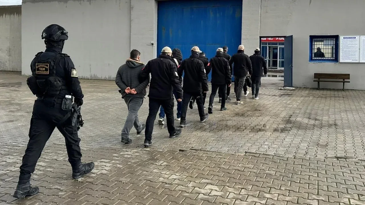 Dört ilde operasyon! DEAŞ'ın İnterpol tarafından aranan sözde 7 yöneticisi yakalandı