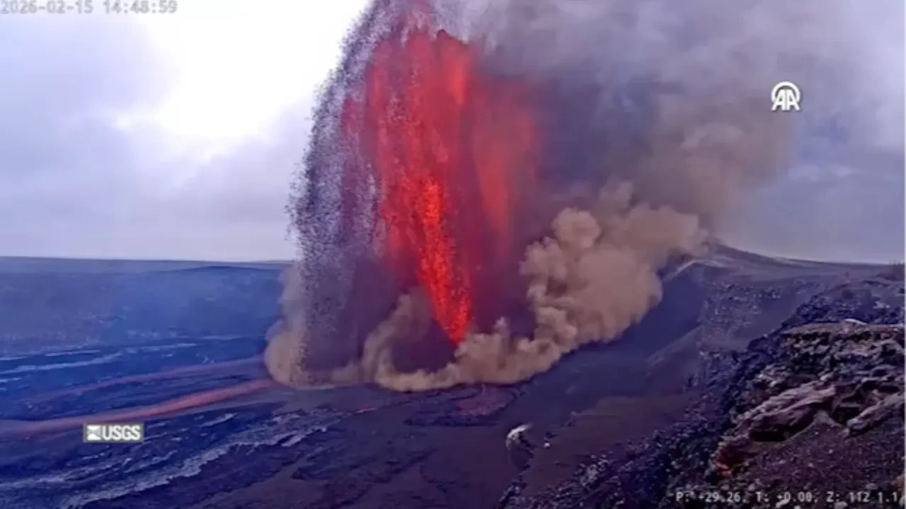 Dünyanın en aktif yanardağı Kilauea'da 42. patlama: Lavlar, 300 metreye yükseldi