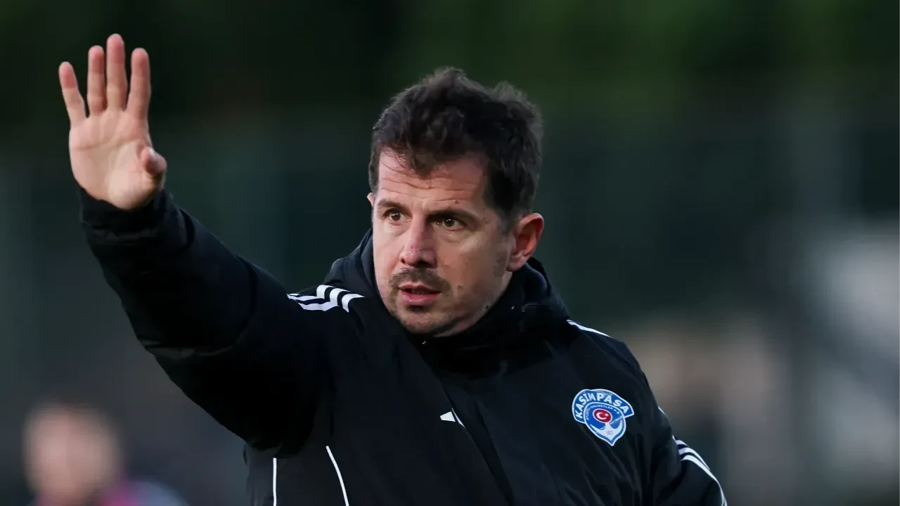 Emre Belözoğlu son dakikalarda kabusa dönen maçta Kasımpaşa'yla ilk zaferini yaşadı!