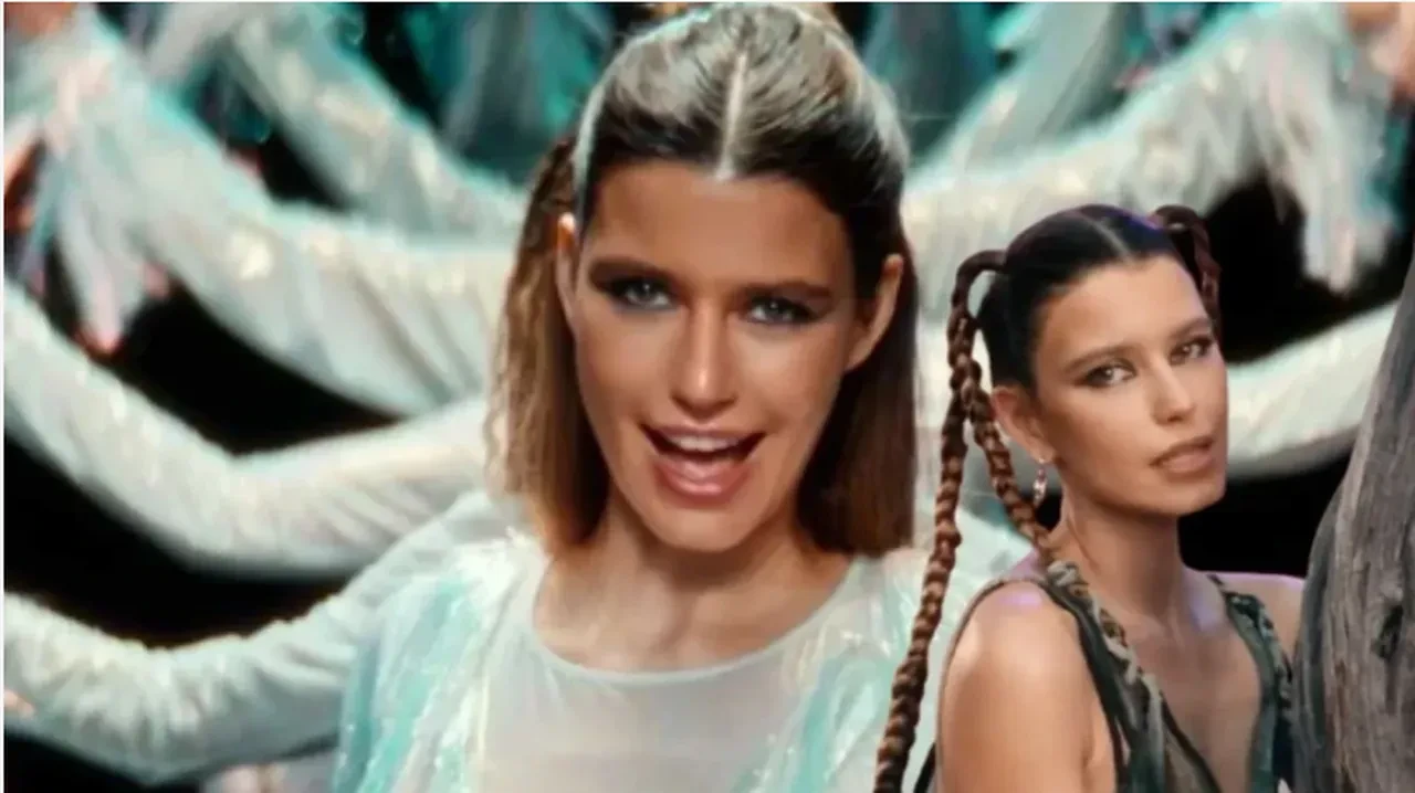 Engin Akyürek, Beren Saat'in şarkıcılık performansını değerlendirdi 