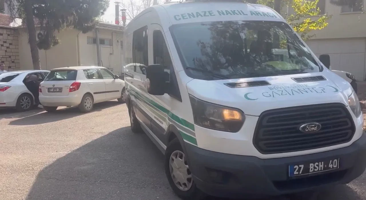 Gaziantep'te feci kaza! Otomobilin çarptığı motosiklet sürücüsü hayatını kaybetti