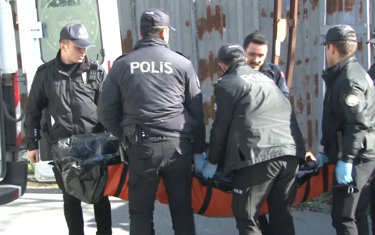Gaziosmanpaşa'da ceset paniği! Gören telefona sarıldı