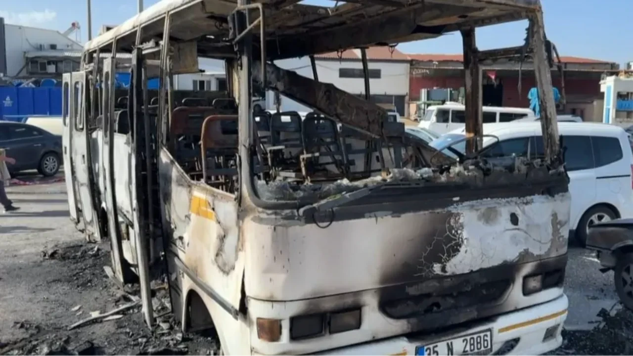 Hurda minibüste faci̇a! 16 yaşındaki genç alevlerin arasında can verdi