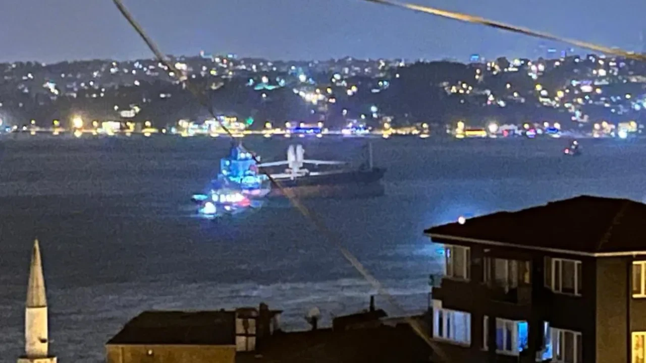 İHA'ların vurduğu gemi Boğaz'da fırtınaya tutuldu