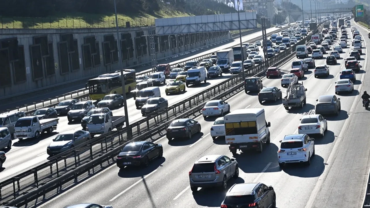 İstanbul'da haftanın ilk gününde trafik kilit