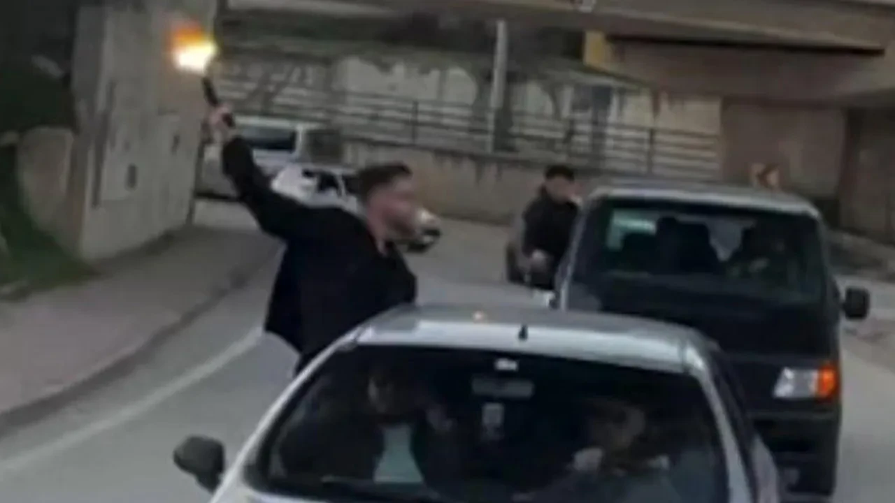 Konvoyda tehlikeli anlar! Havaya art arda ateş açtı