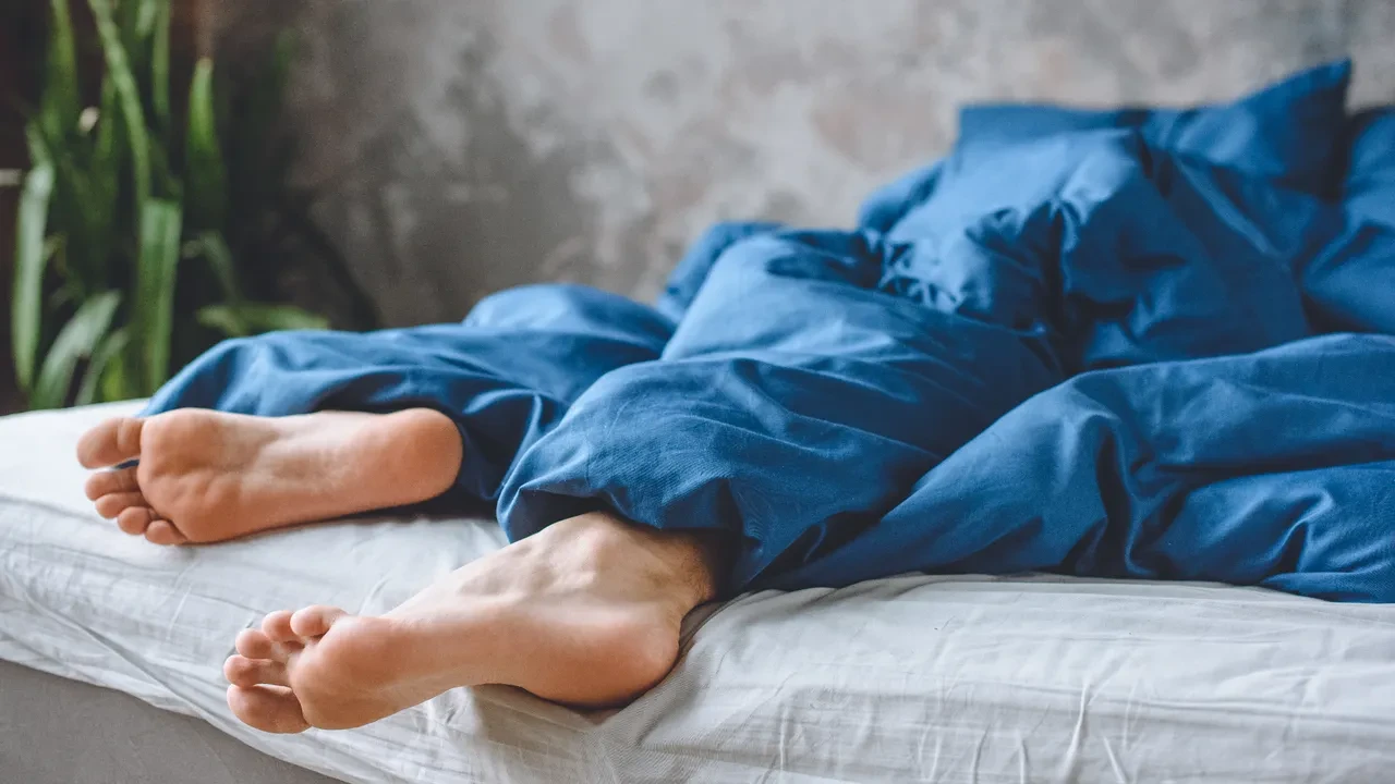 Uykuda tekme atıyorsanız dikkat! Altında ciddi nörolojik hastalıklar çıkabilir