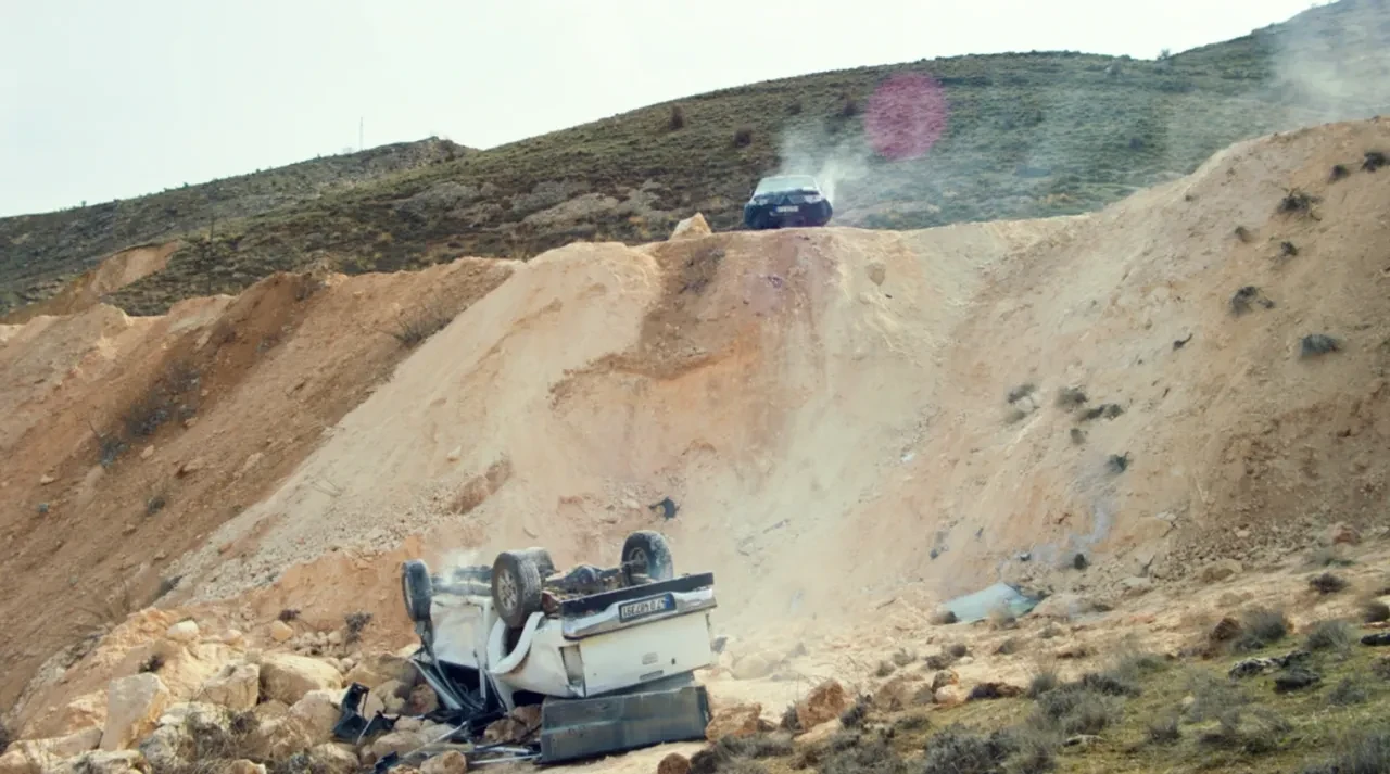 Uzak Şehir dizisi bu kez izleyicileri fena kızdırdı! Rekor kıran diziye sosyal medyadan tepki yağdı