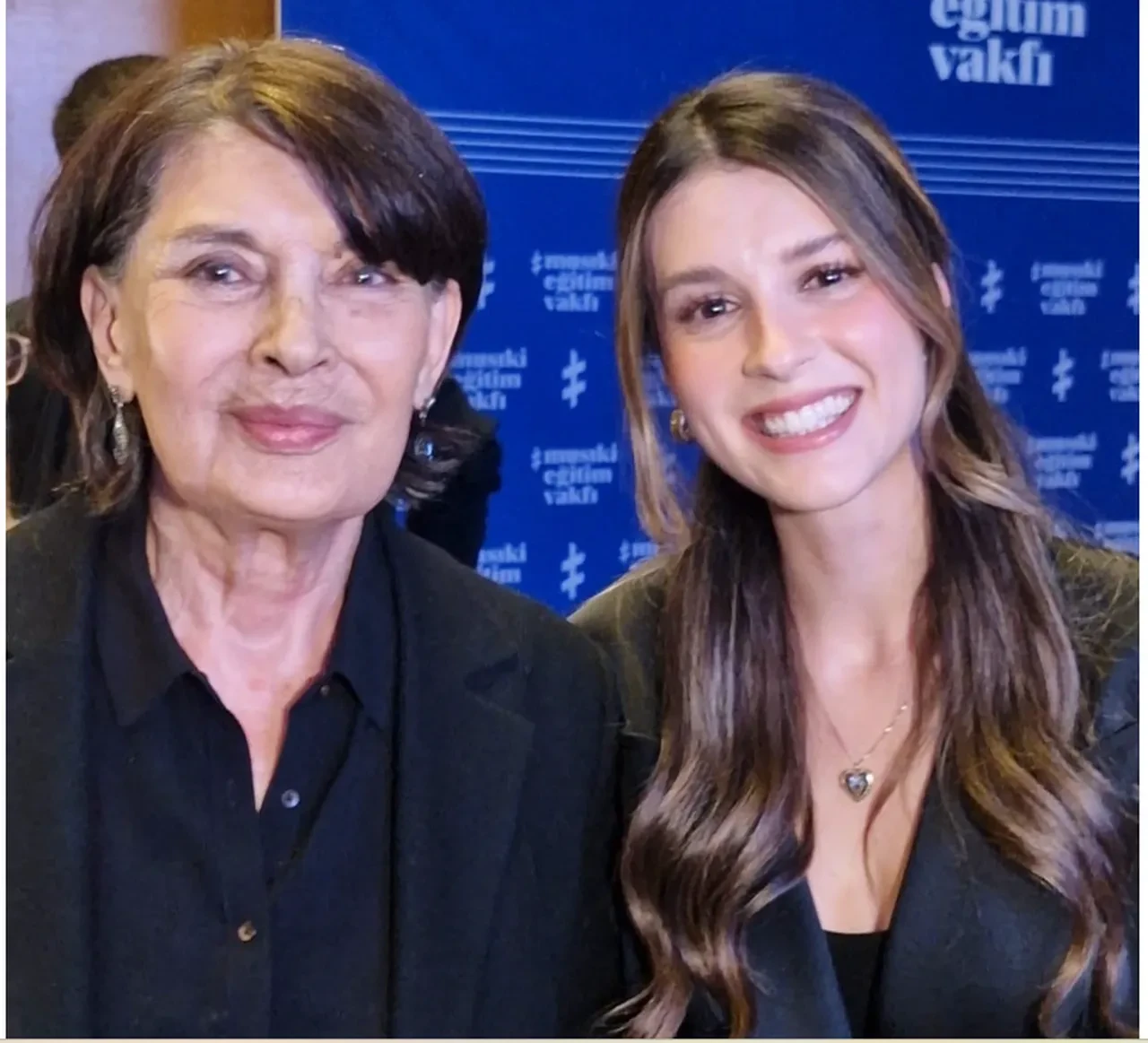 Yalı Çapkını oyuncuları Buçe Buse Kahraman ve Şerif Sezer aylar sonra buluştu