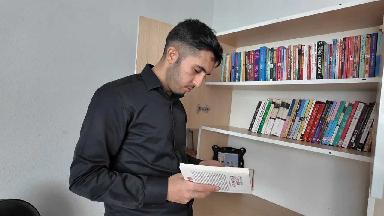 Yazdığı kitaplar onu hayata bağladı! Hikayesiyle herkese motivasyon kaynağı oldu