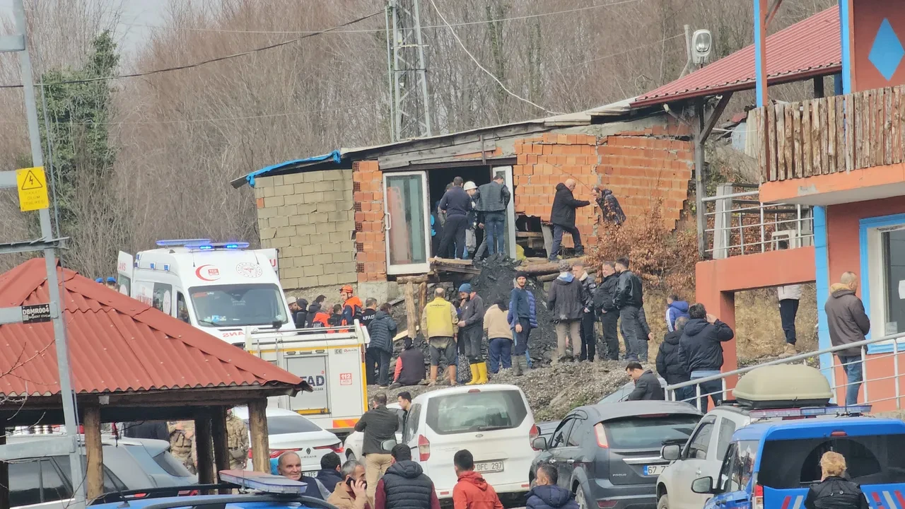 Zonguldak'ta maden ocağında göçük! 3 işçiden biri kurtarıldı: Çalışmalar sürüyor