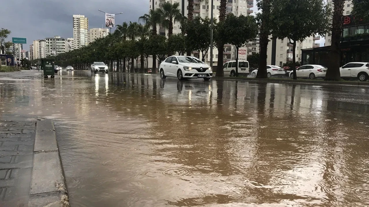 Adana'nın bir ilçesinde eğitime 1 gün ara