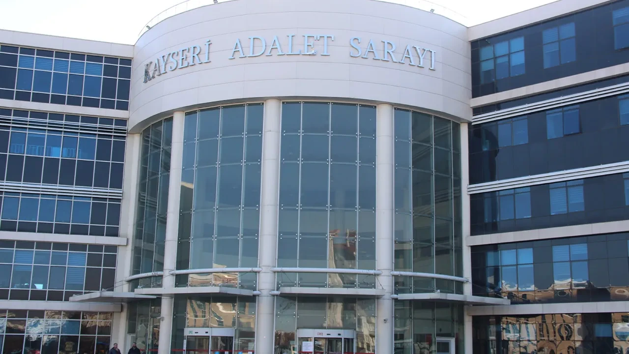 Arkadaşının ısrarıyla banka hesabı açtı başına gelmeyen kalmadı