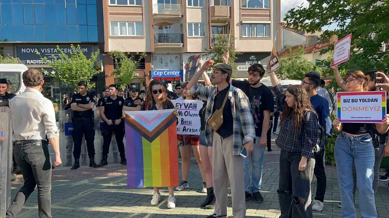 Bakanlık harekete geçti! Ağır yaptırımlar yolda: LGBT'yi övene hapis cezası geliyor