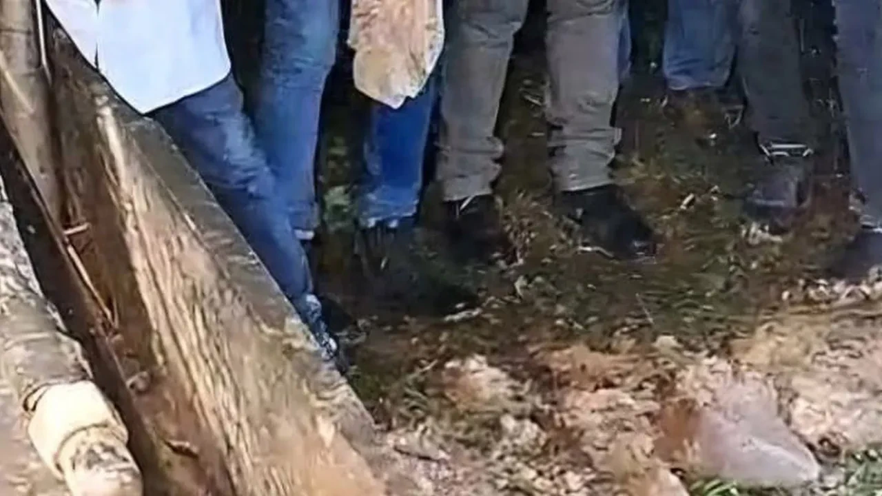 Bartın'da esrarengiz olay! Sarılı şekilde mezarlıktan çıkarıldı, mahalleli ayağa kalktı