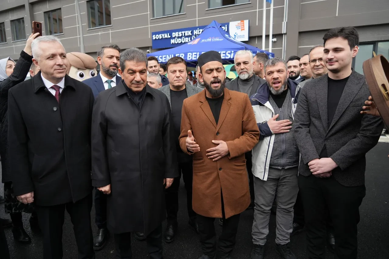 Celal Karatüre'den Esenler Belediye Başkanı Mehmet Tevfik Göksu'ya ilahi sürprizi