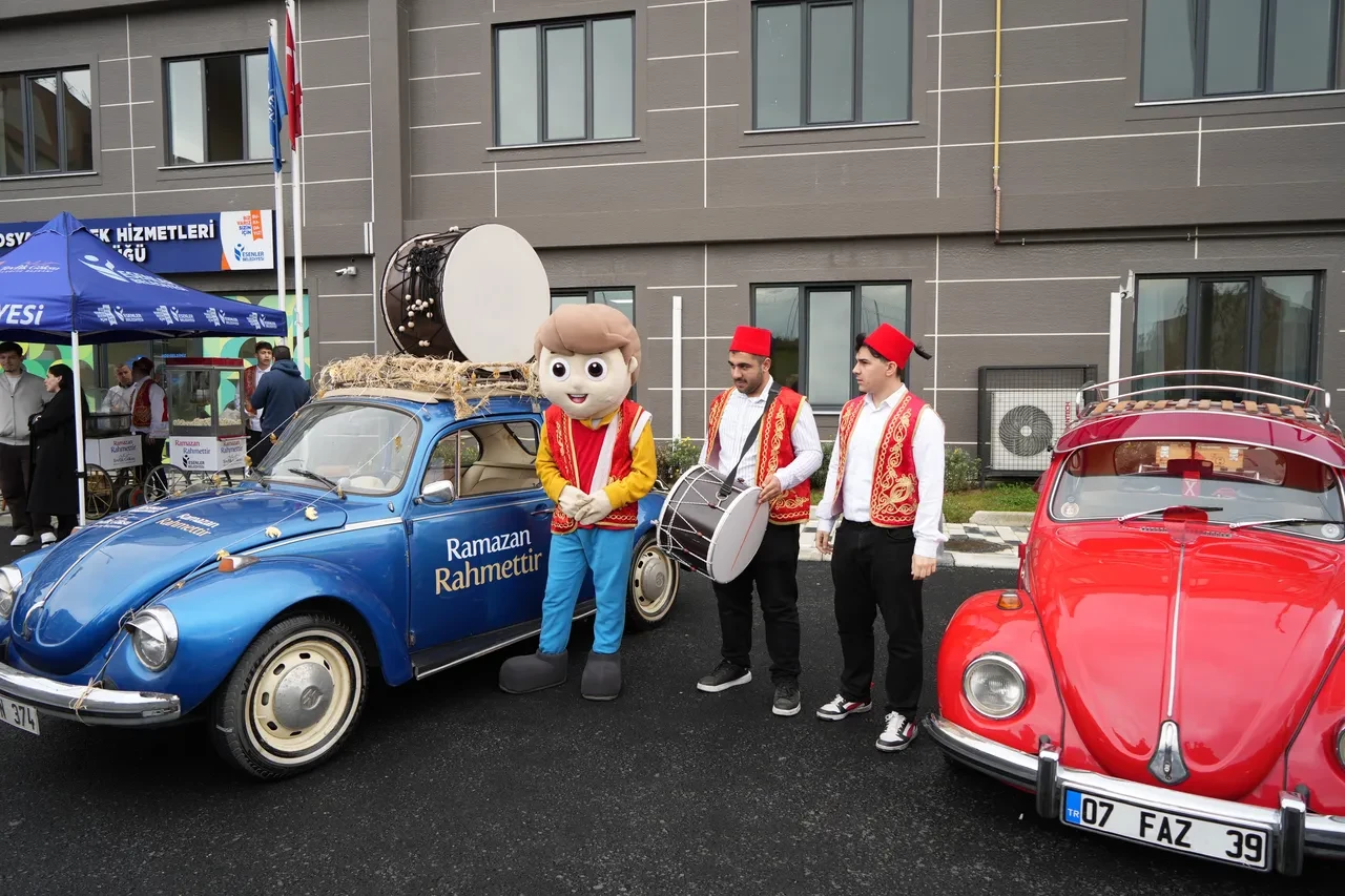 Celal Karatüre'den Esenler Belediye Başkanı Mehmet Tevfik Göksu'ya ilahi sürprizi
