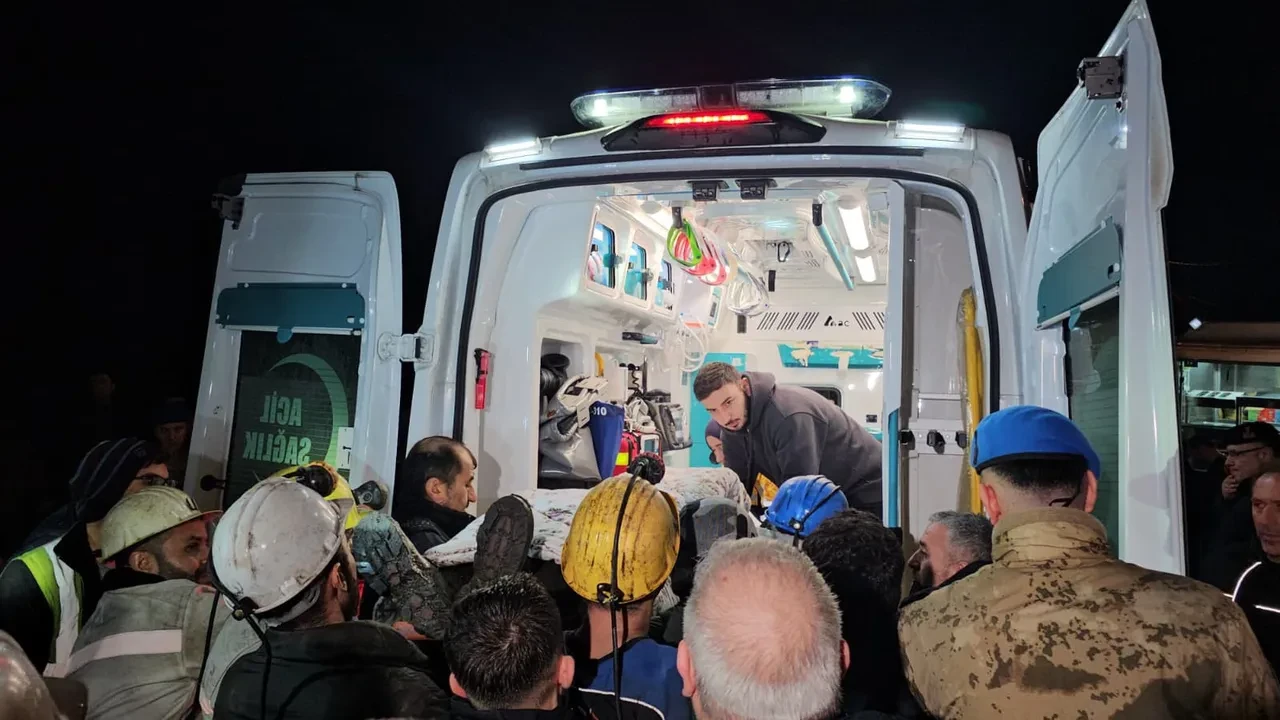 Çizmeleriyle son görüntüsü: Madencinin cenazesi iç acıttı