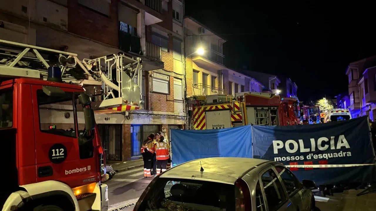 İspanya'da bina alevlere teslim oldu! Ölü ve yaralılar var