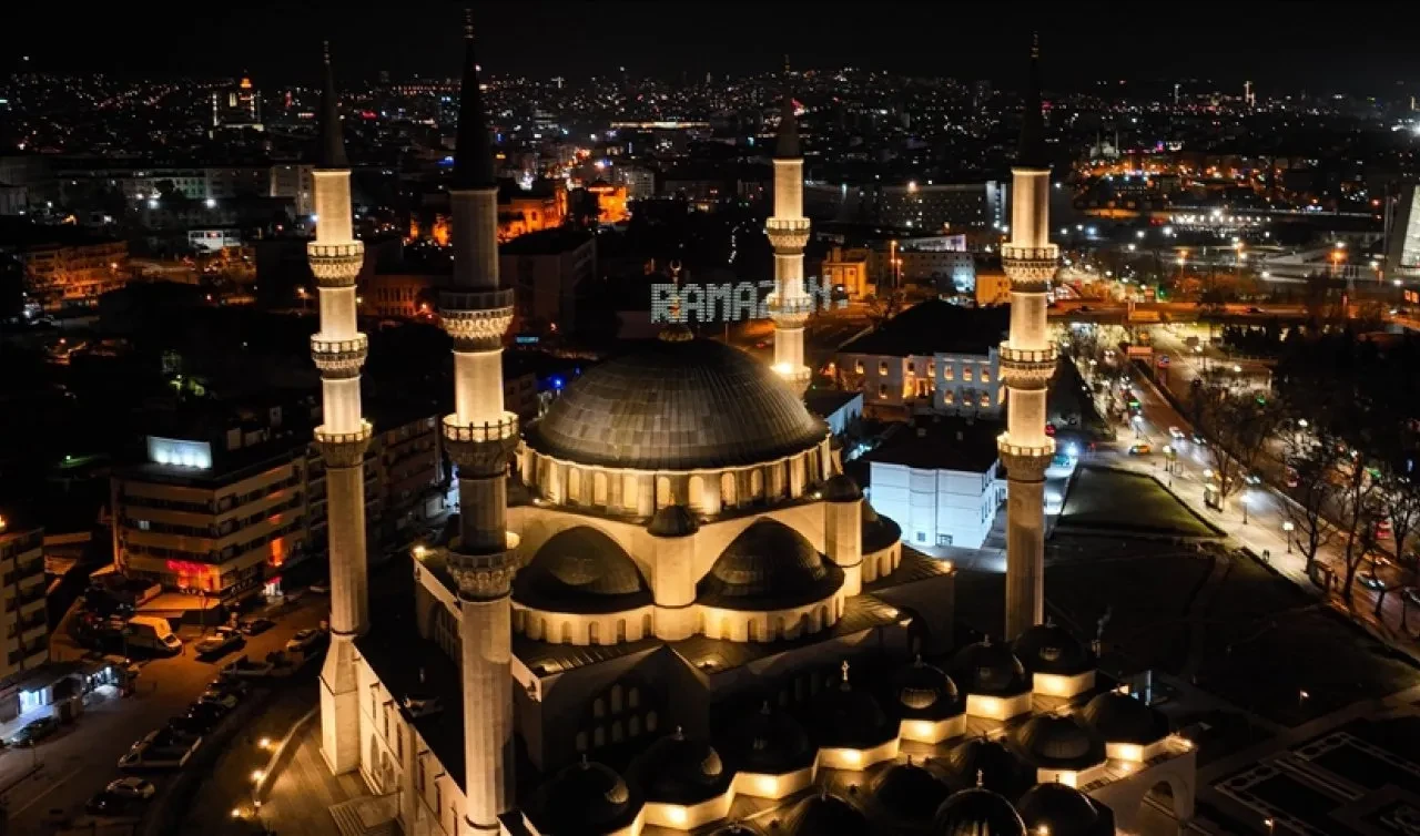 İstanbul’da hatimle teravih namazı kılınacak camilerin ilçe ilçe listesi belli oldu! Hangi ilçe hangi cami hatimli?