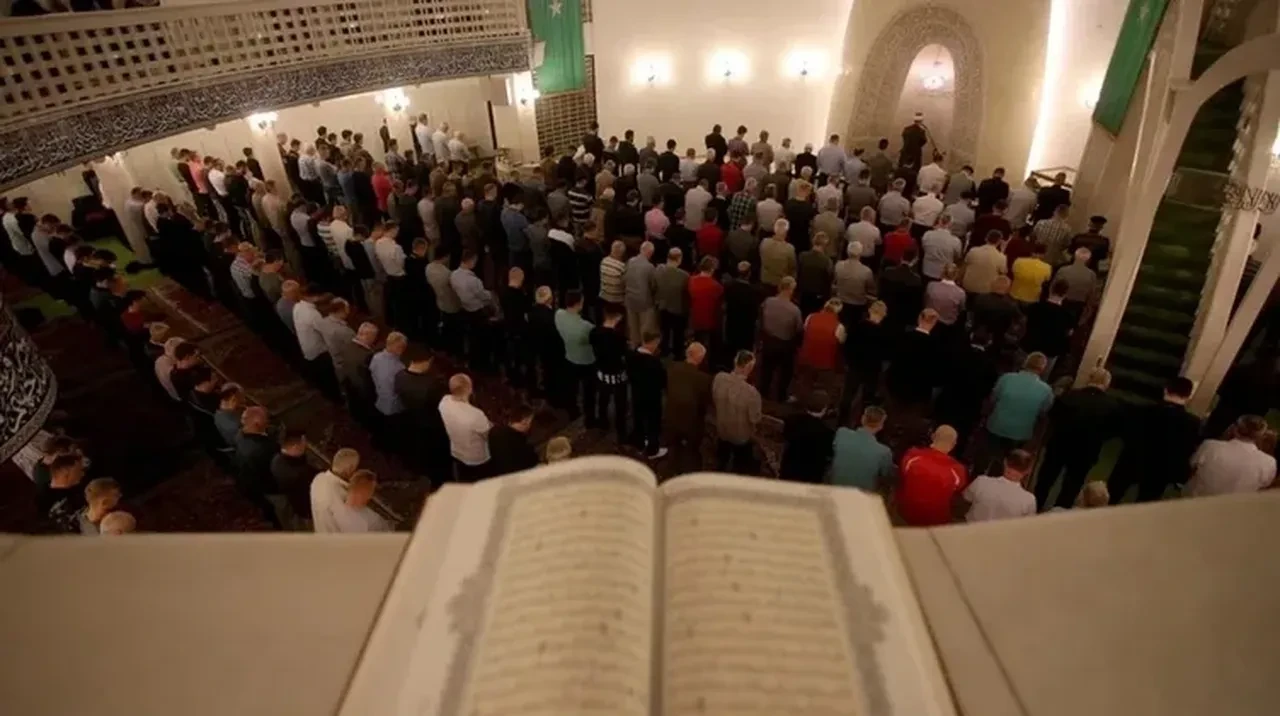 İstanbul’da hatimle teravih namazı kılınacak camilerin ilçe ilçe listesi belli oldu! Hangi ilçe hangi cami hatimli?
