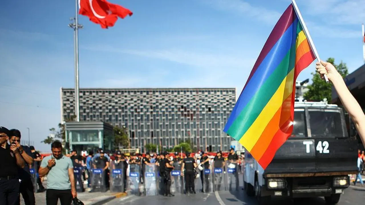 Bakanlık harekete geçti! Ağır yaptırımlar yolda: LGBT'yi övene hapis cezası geliyor