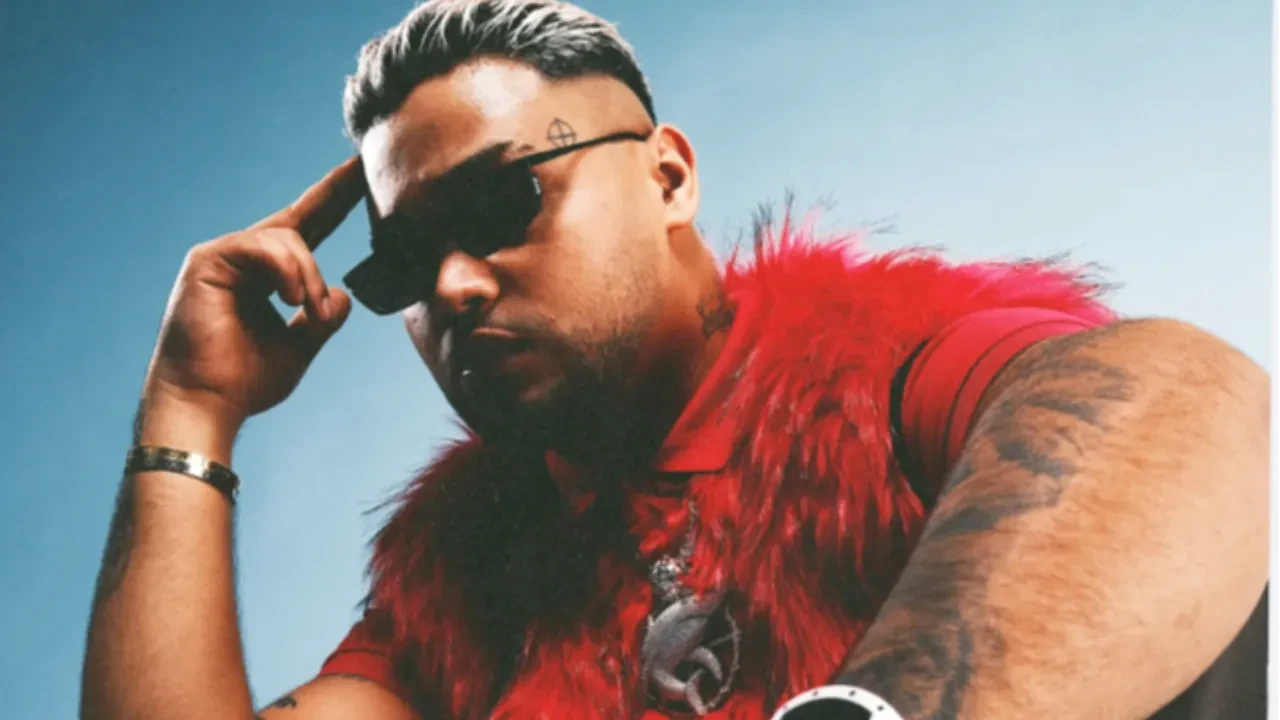 Lvbel C5 şov yapayım derken hayranının telefonunu kırdı!