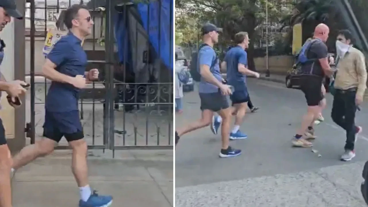 Macron, Hindistan'da diplomasiye koşu arası verdi! Sokaklara indi hem koştu hem de halkı selamladı