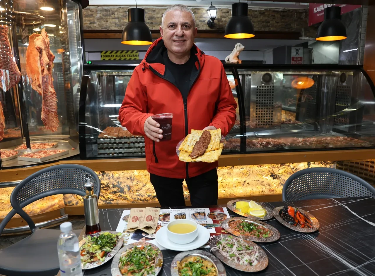 Önce gözü sonra mideyi dolduruyor! Adana'da restoranlar Ramazan için hazır 