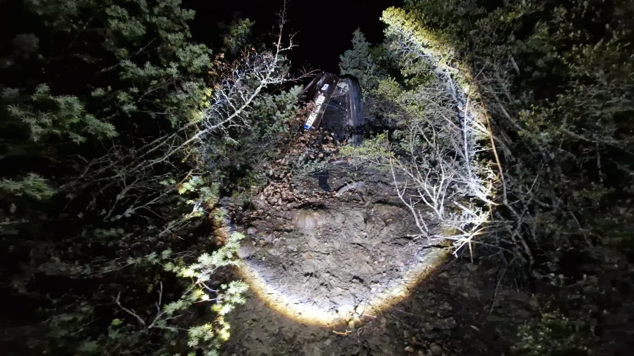 Otomobil uçuruma yuvarlandı! Kastamonu'daki feci kazada ölü ve yaralılar var