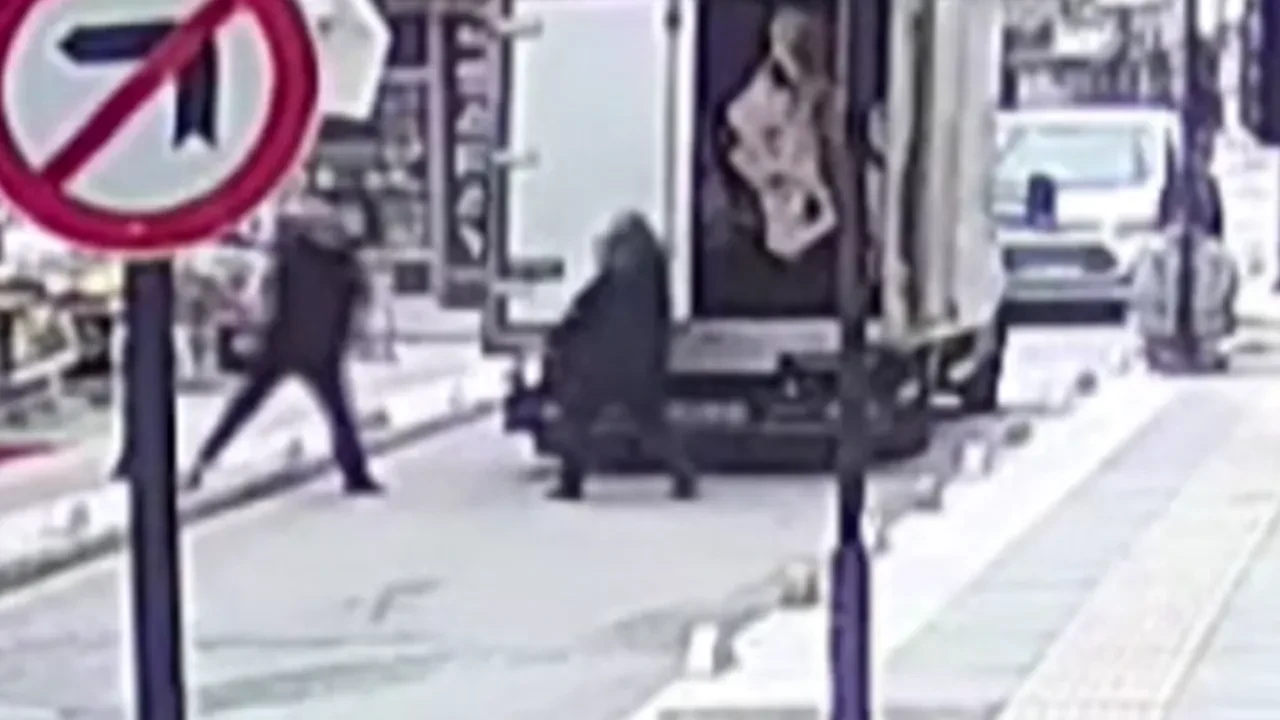 Sokak ortasında kurşun yağdırdı! Dehşet anları kameralara yansıdı