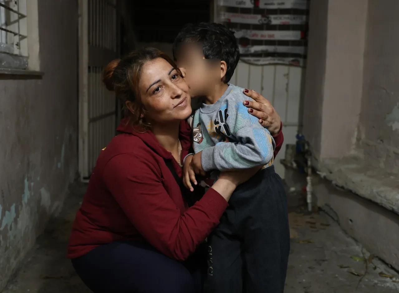 Sözleri Türkiye'yi ağlatmıştı! Otogarda söyledikleriyle yürekleri dağlayan çocuk ve ailesi, yeni evlerine kavuştu