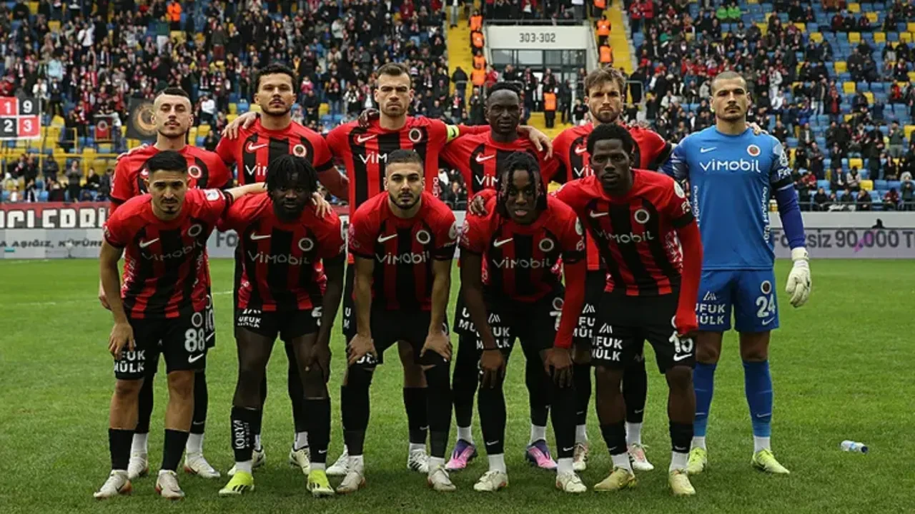 Süper Lig'de kartlar yeniden dağıtıldı! Yapay zeka, şampiyonluk oranlarını açıkladı