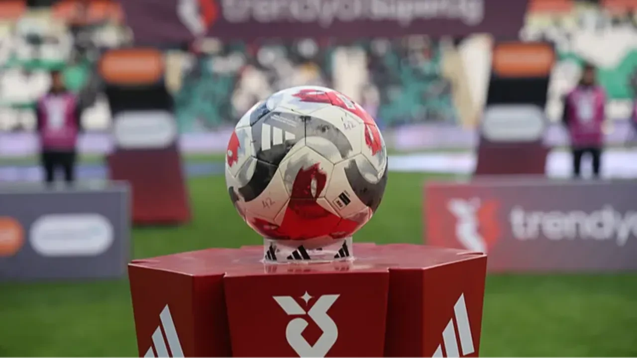 Süper Lig'de kartlar yeniden dağıtıldı! Yapay zeka, şampiyonluk oranlarını açıkladı